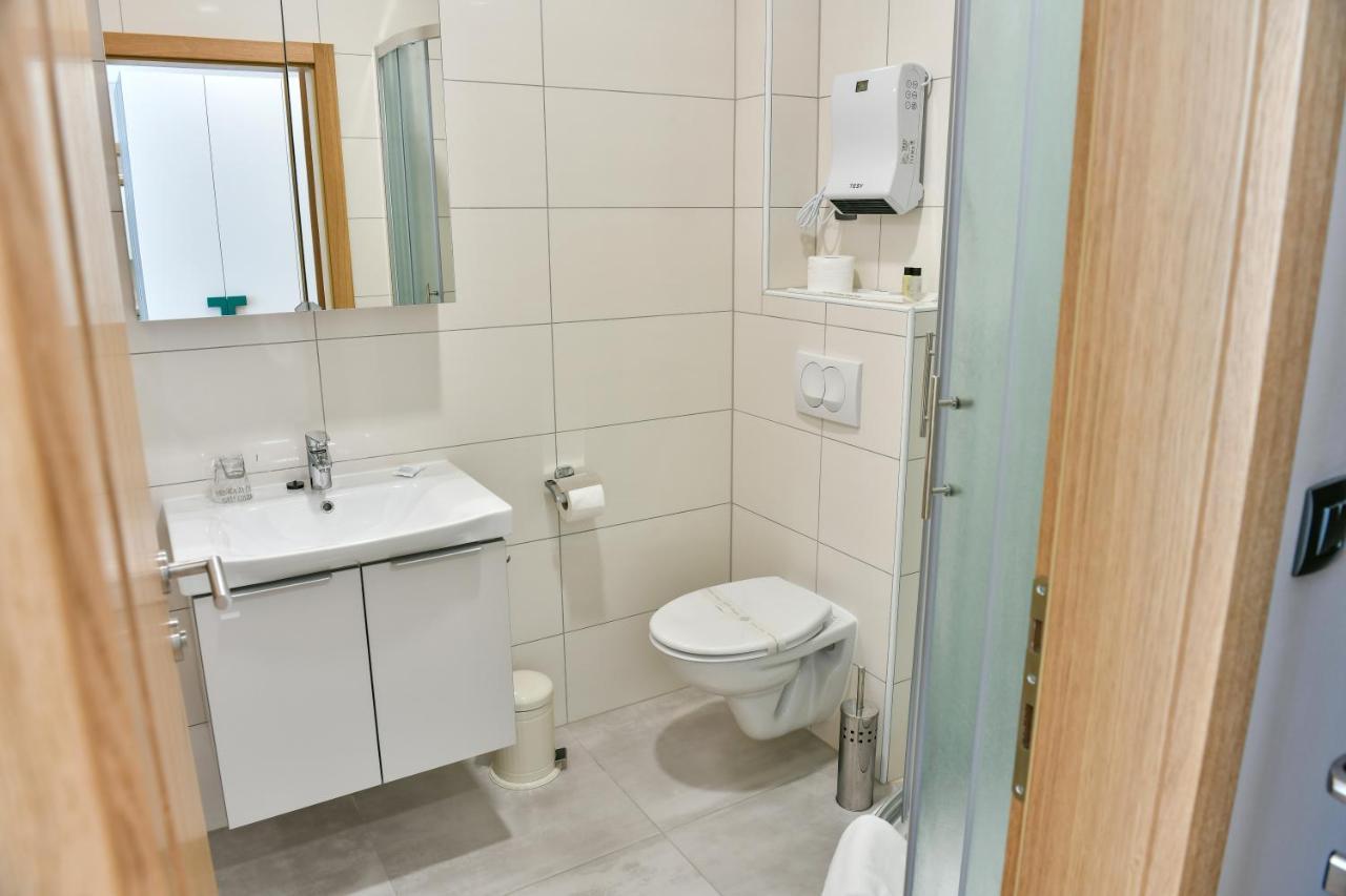 Hostel Green Donji Kraljevoc ภายนอก รูปภาพ
