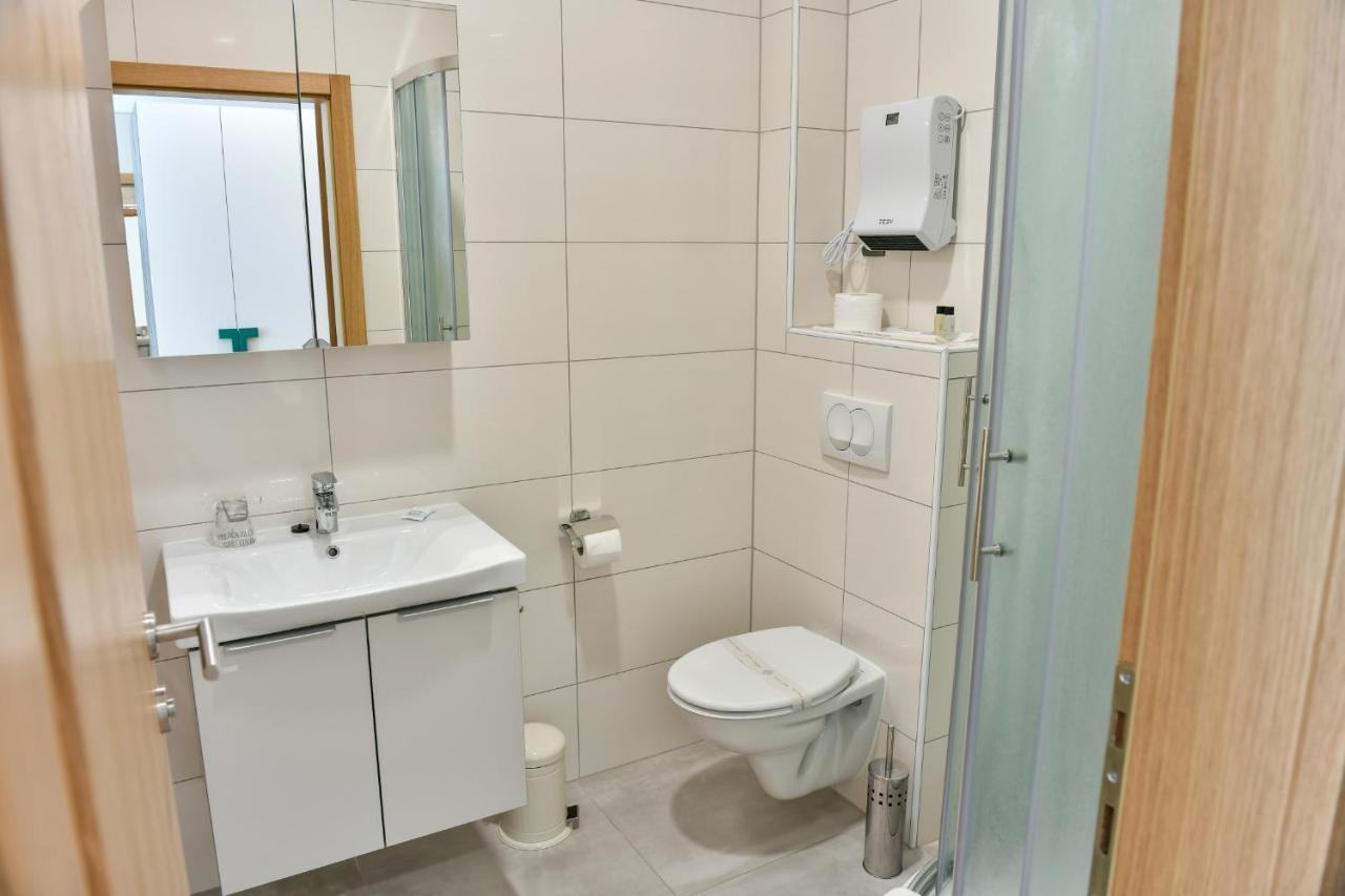 Hostel Green Donji Kraljevoc ภายนอก รูปภาพ