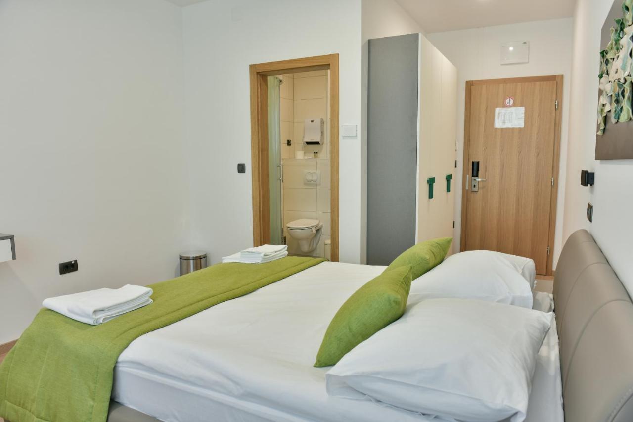 Hostel Green Donji Kraljevoc ภายนอก รูปภาพ